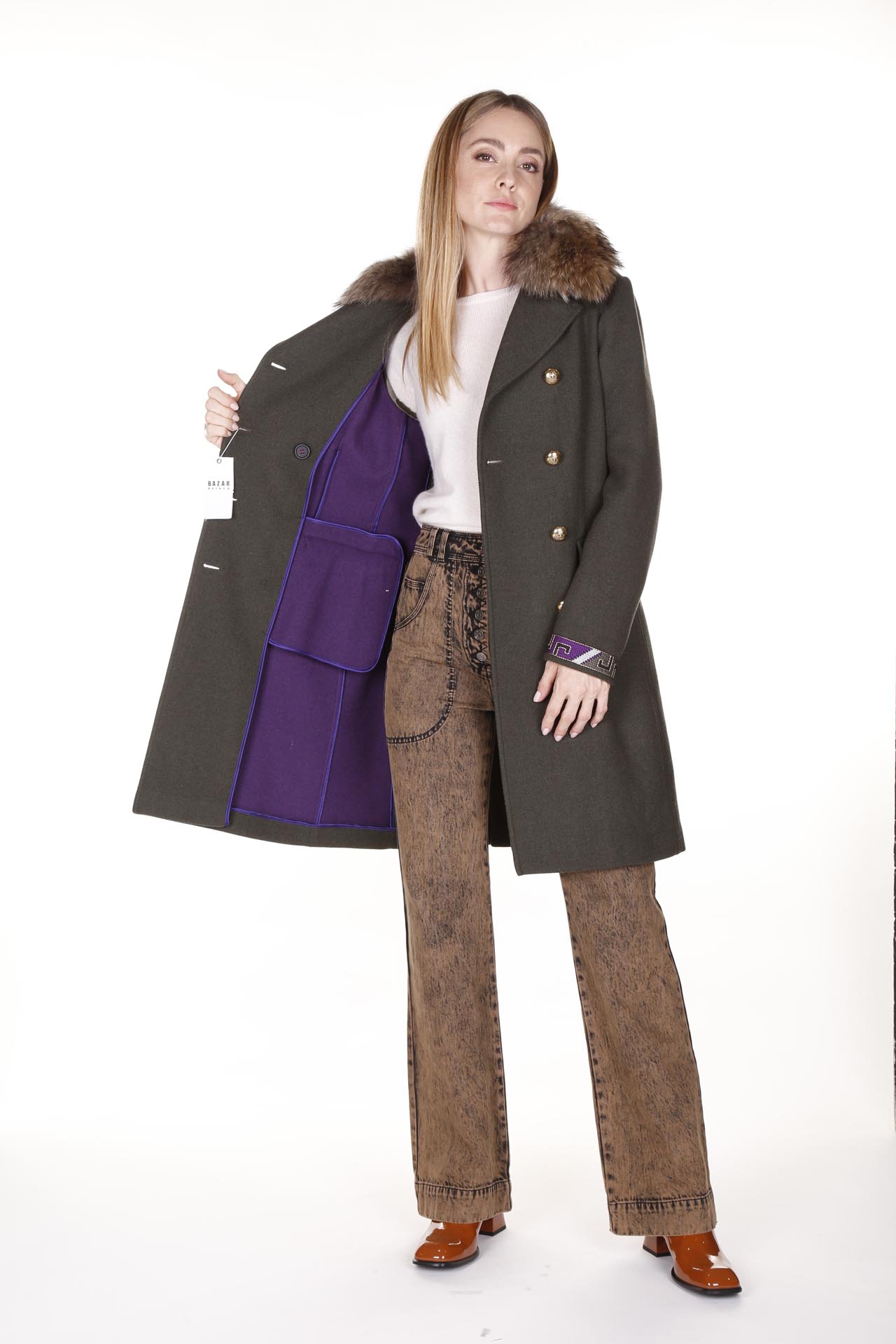 Bazar Deluxe, Cappotto